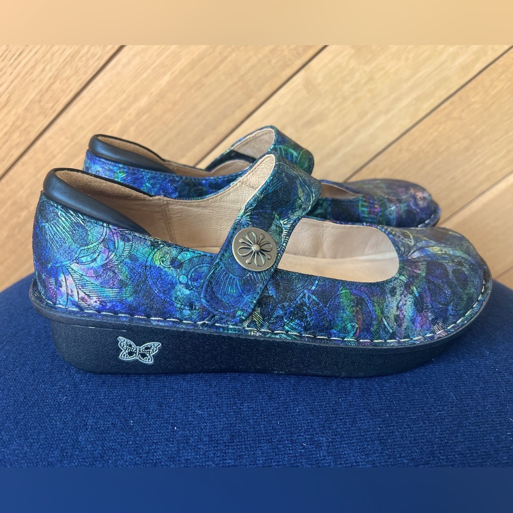 Alegria Paloma Mary Jane sz 10 New Size 10
Blue/Purple/Silver Metallic Leather